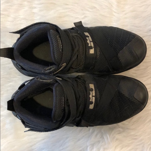 Nike Lebron Soldier 9 - size 5 - Picture 4 of 7
